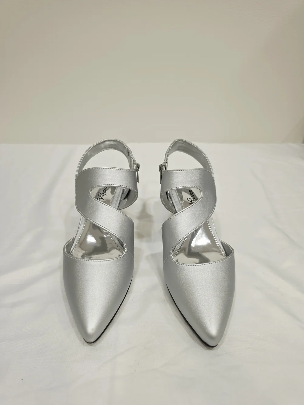 easy street Silver Satin Venue Wide Size 9 Crisscross Pointed-Toe Heels
